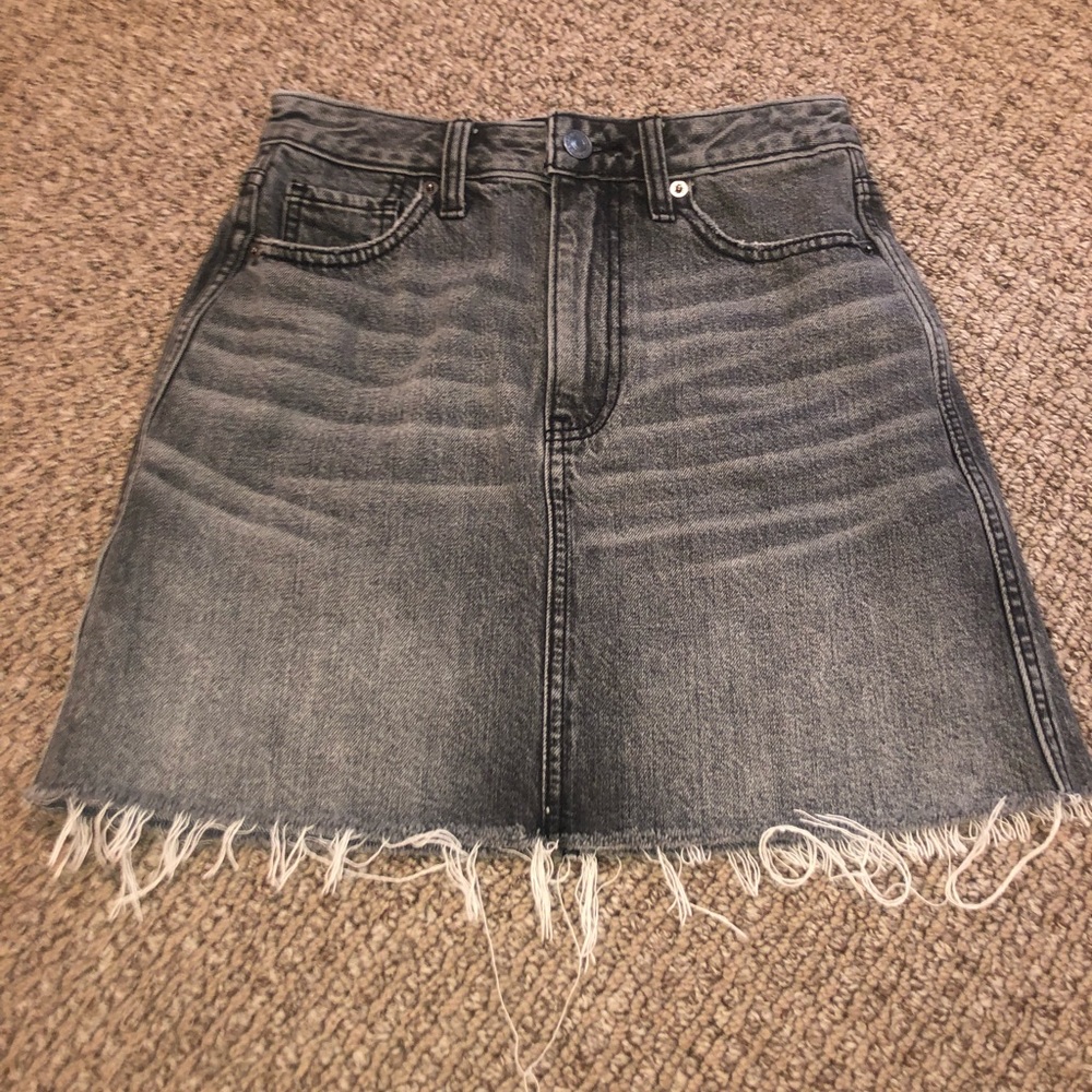 Grey Abercrombie & Fitch skirt